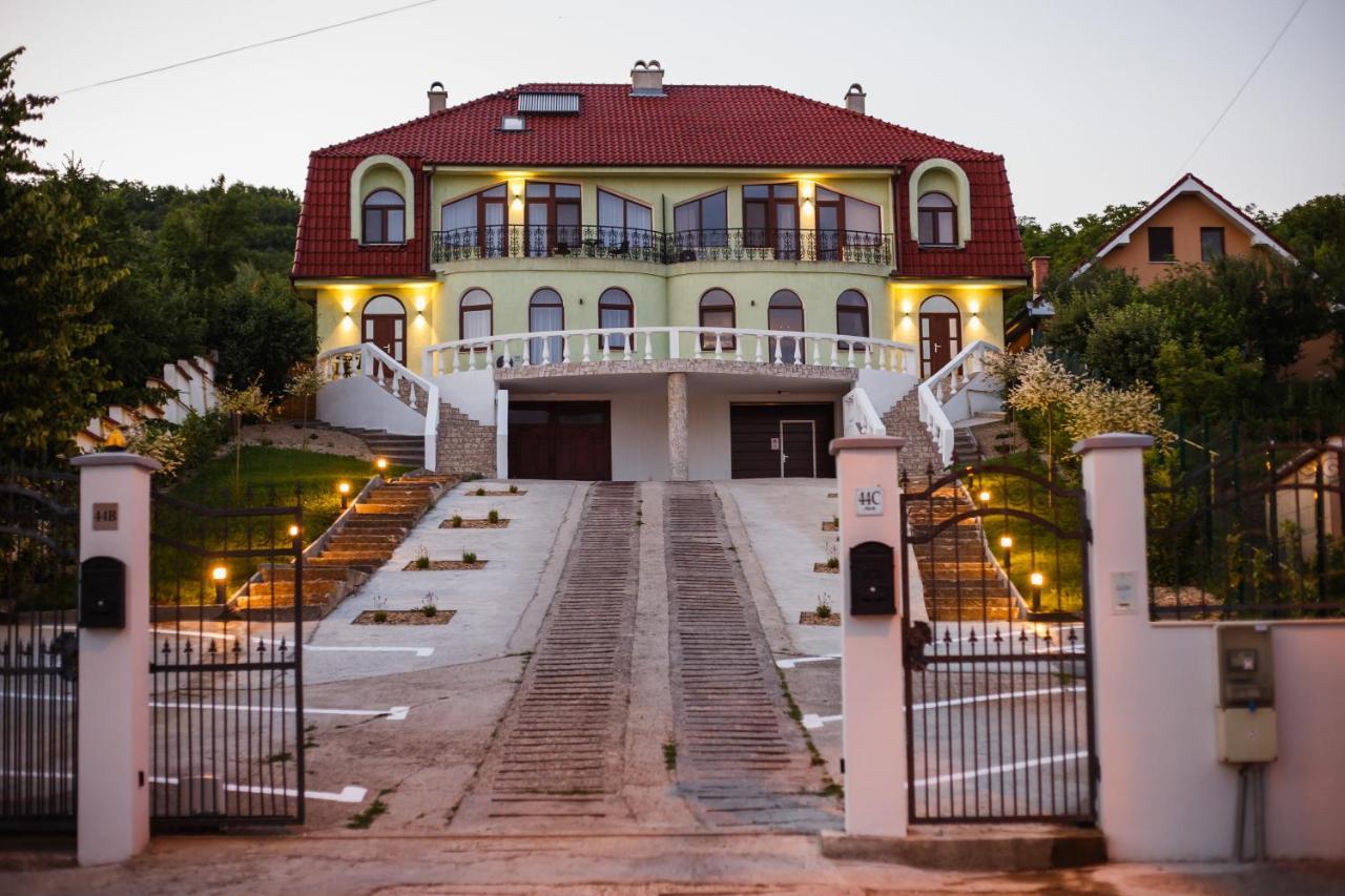 Rya Residence Oradea Eksteriør billede